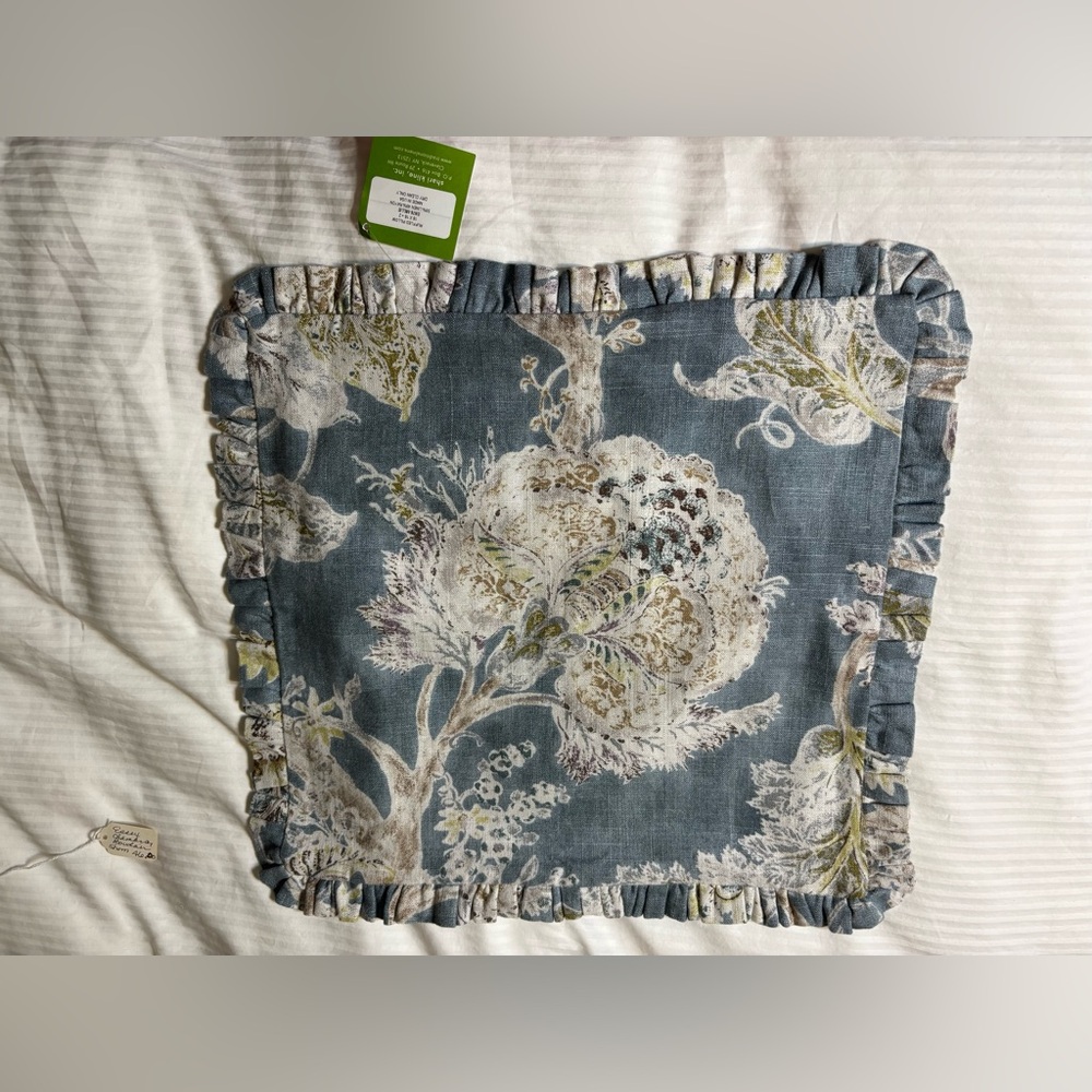 2 pieces Floral Ruffled Pillow Covers Shams NEW - Picture 2 of 5